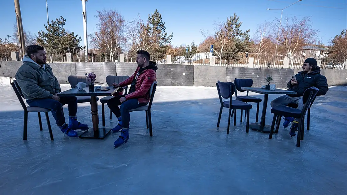 Rusya'dan ilham aldı, Erzurum'da 'Buz Pisti Kafe' konsepti başlattı