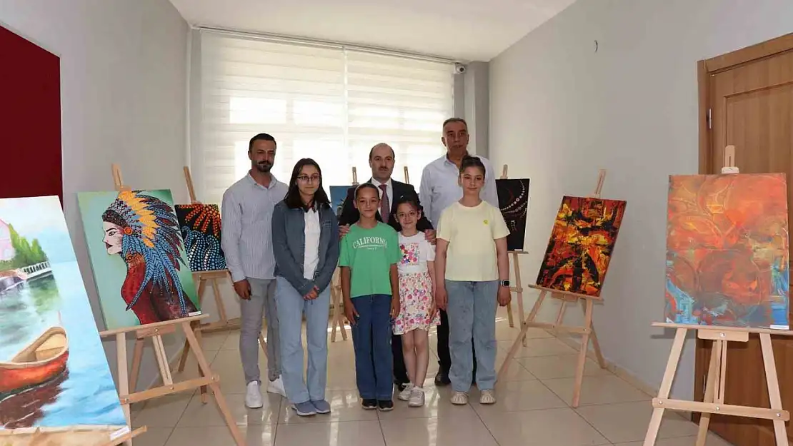 Sanatçılar Duygularını Farklı Tekniklerle Tuvale Aktardı