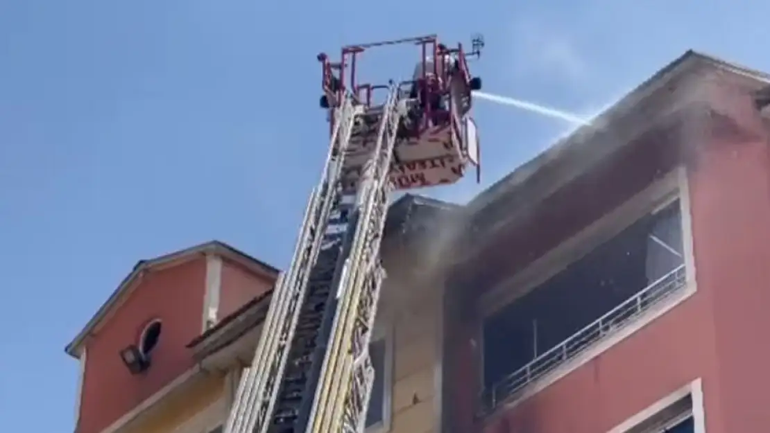 Saray Mahallesi'ndeki Yangında 5 Kişi İtfaiye Ekiplerince Kurtarıldı