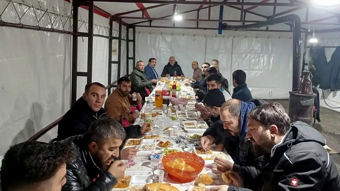 Sarıkamış'ta ramazan boyunca 500 kişiye yemek dağıtılıyor