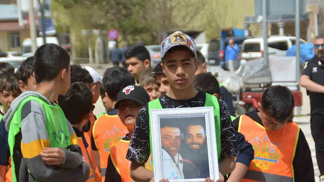 Sarıkamış'ta Uludağ yangınında hayatını kaybeden Usta ailesi için anlamlı yürüyüş düzenlendi