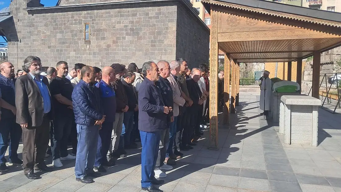 Sebahattin Özgün, Annesini Kaybetmenin Üzüntüsünü Yaşıyor