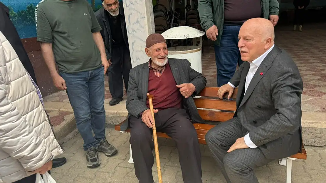 Sekmen, Erzurum'da esnafla buluşarak gönül köprülerini güçlendireceğini söyledi.