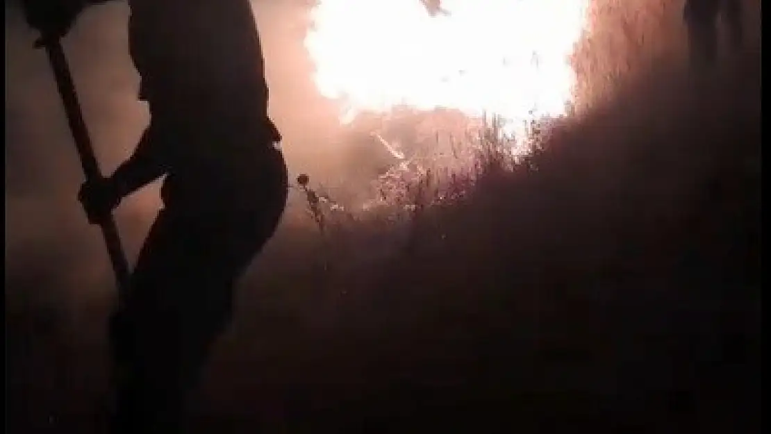 Selim'de Ani Anız Yangını İtfaiye ve Köylülerin Müdahalesiyle Söndürüldü