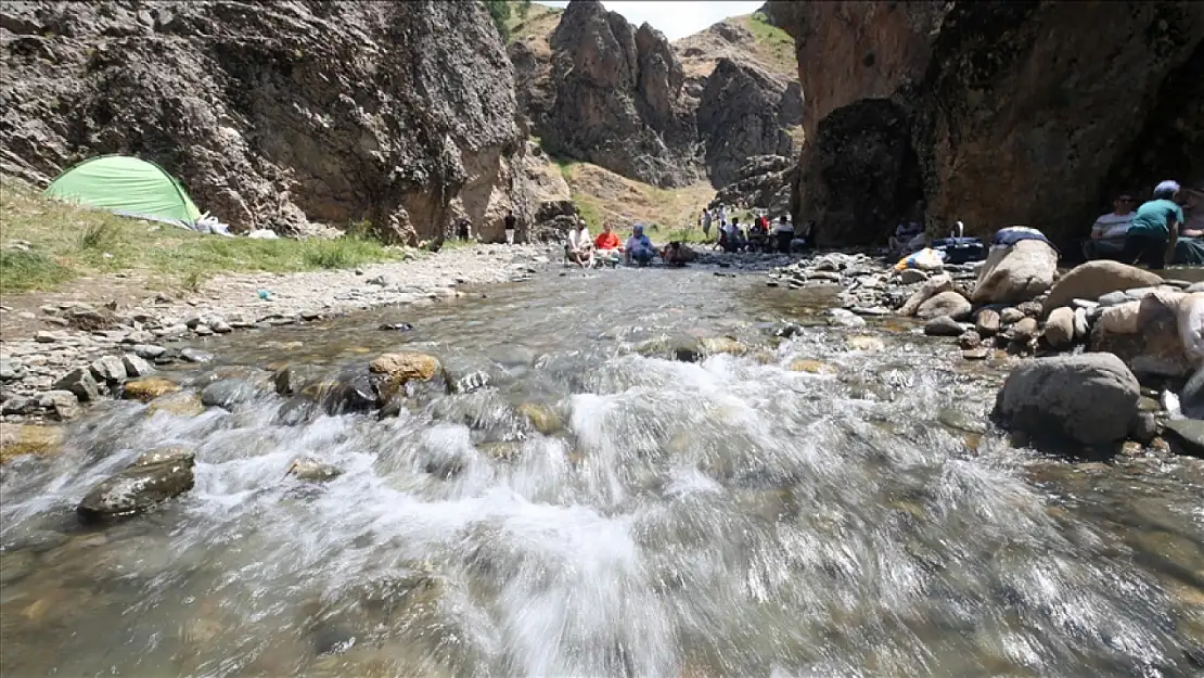 Serinlemek İçin Kızılağaç Kanyonu'na Akın Ediyorlar