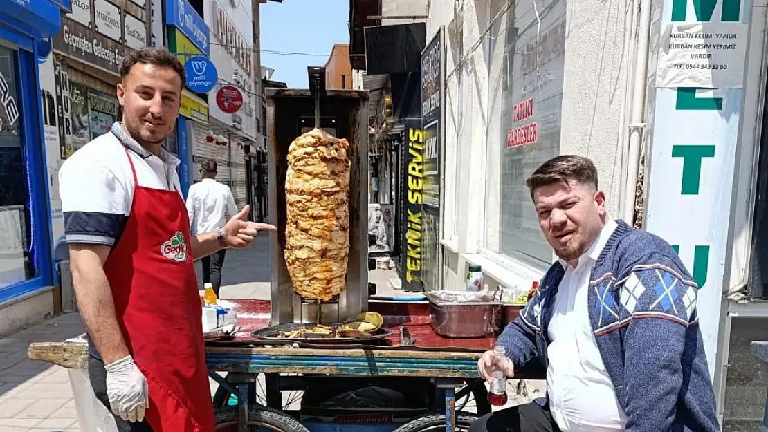 Seyyar satıcılar Ağrı'da bayram geleneğini sürdürdü
