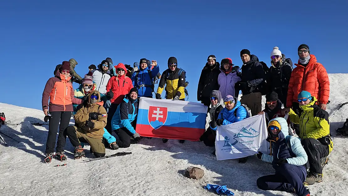 Slovak dağcılar Ağrı Dağı zirvesine ulaştı