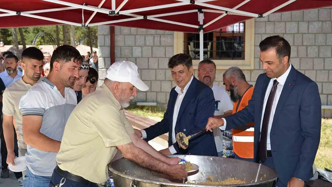 Söğüt'te Geleneksel şifalı pilav etkinliği büyük ilgi gördü