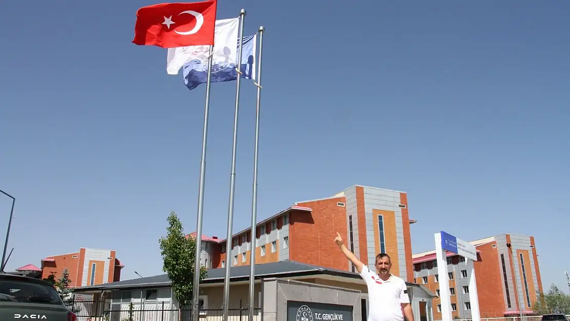 Spor Tesislerinde Bayrak Yenileme Çalışmaları Tamamlandı