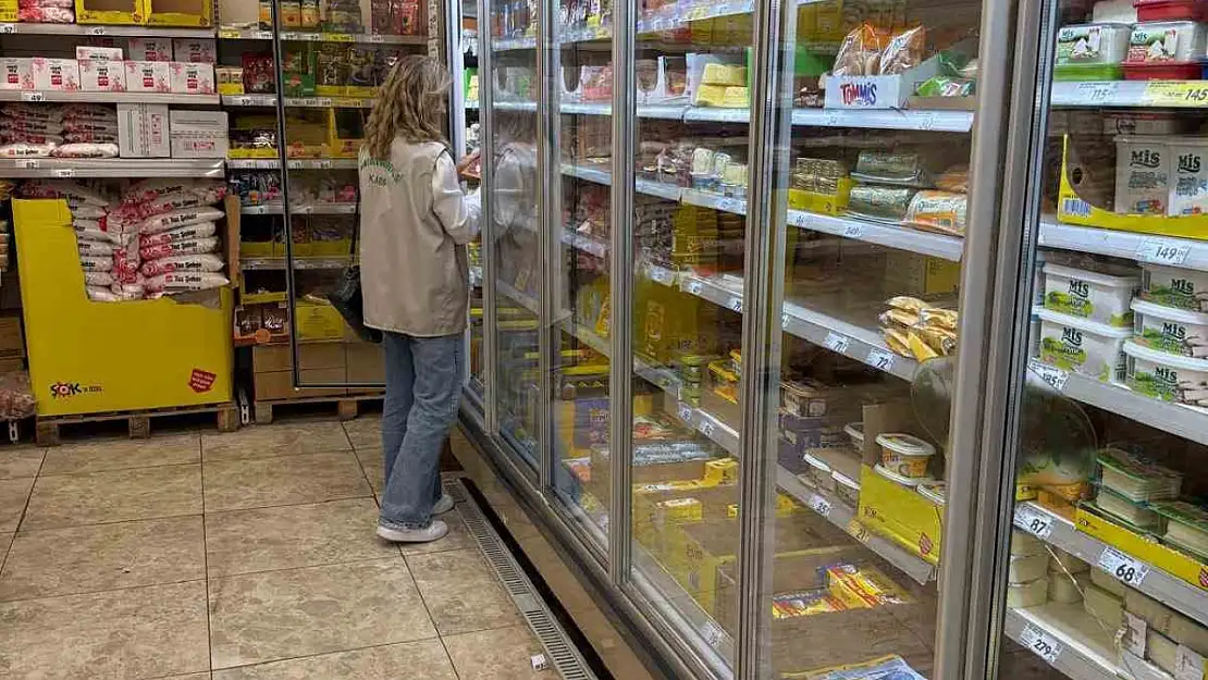 Susuz'da market denetimleri yapıldı, kusurlu işletmelere uyarı verildi.