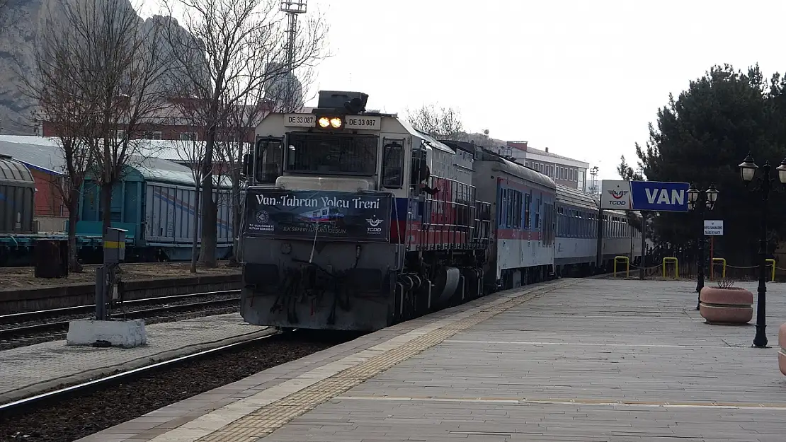 Tahran-Van treni 5 yıl aradan sonra yeniden seferde