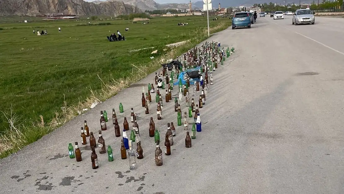 Tarihi Göl Alkol Şişeleriyle Gölgelendi: Rastgele Atılan Şişelere Tepki