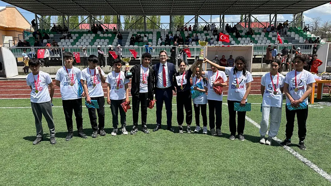 Taşlıçay'da genç sporcular madalya için yarıştı