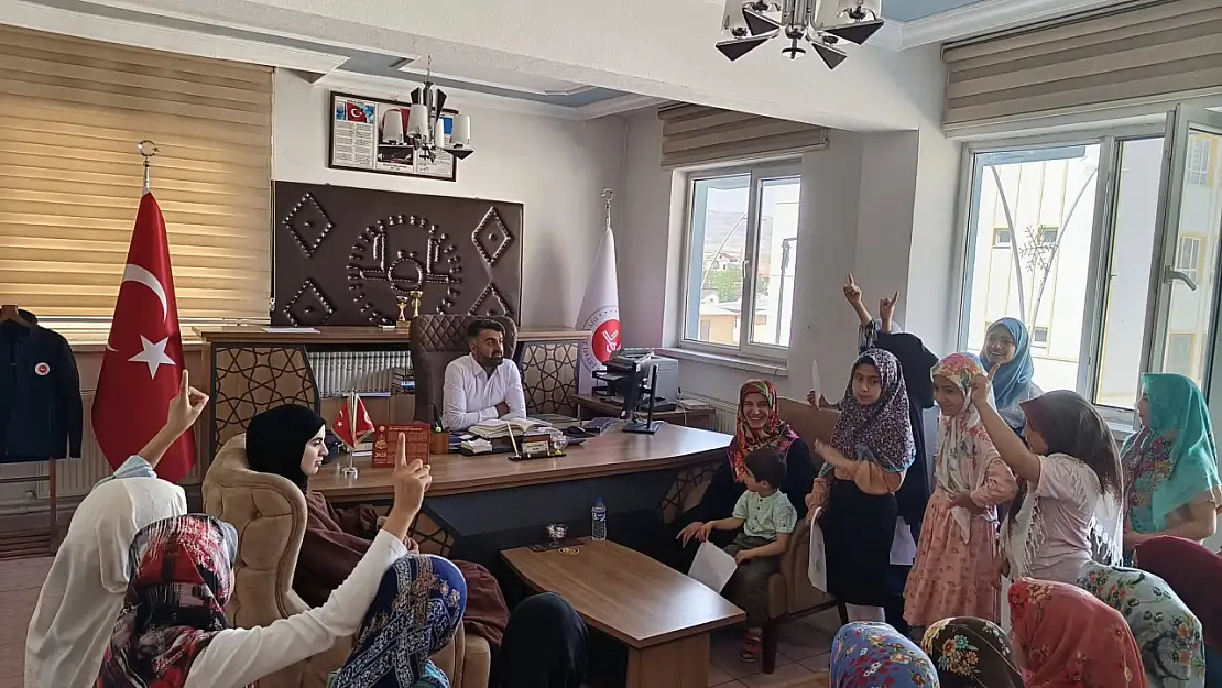 Taşlıçay'da öğrencilerden müftülüğe anlamlı ziyaret