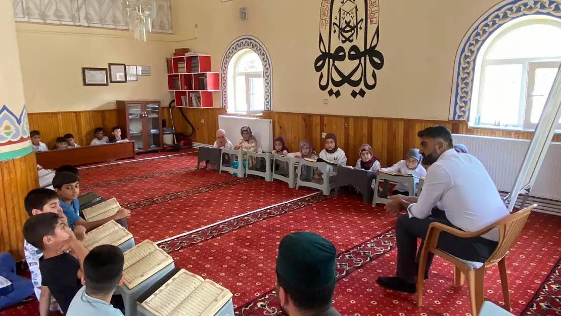 Taşlıçay Müftülüğü yaz kurslarıyla çocuklara manevi eğitim sunuyor