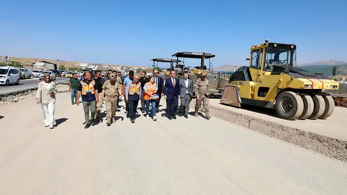 Tatvan'da Karşıyaka Kavşağı Çalışmaları Hızla İlerliyor