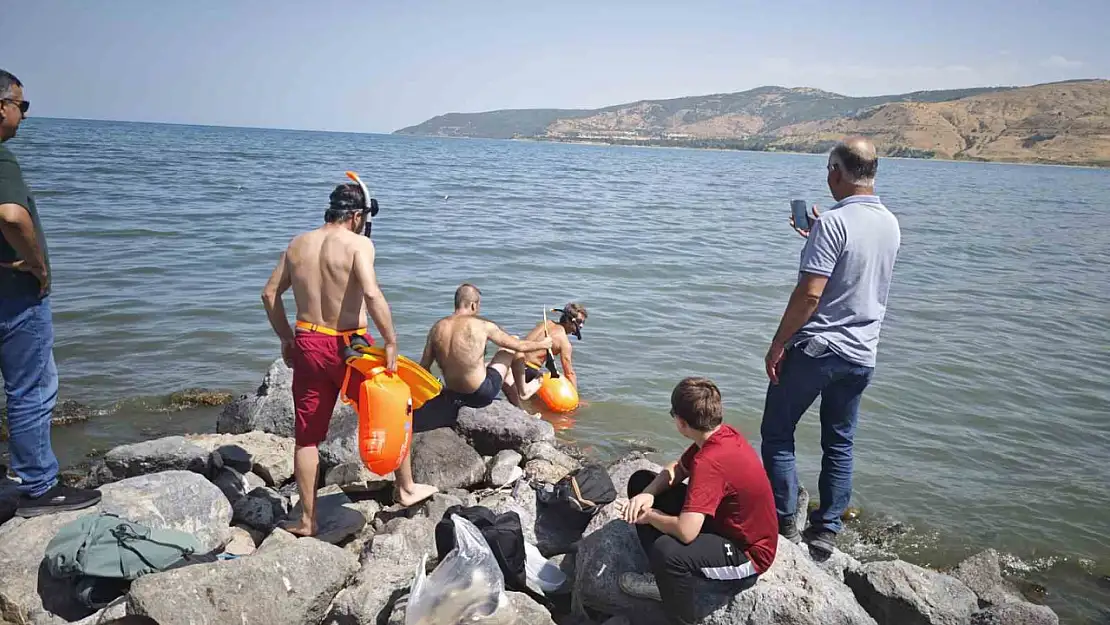 Tatvan'da Yüzücülerden Zafer Bayramı'na Özel 6 Kilometre Kulaç