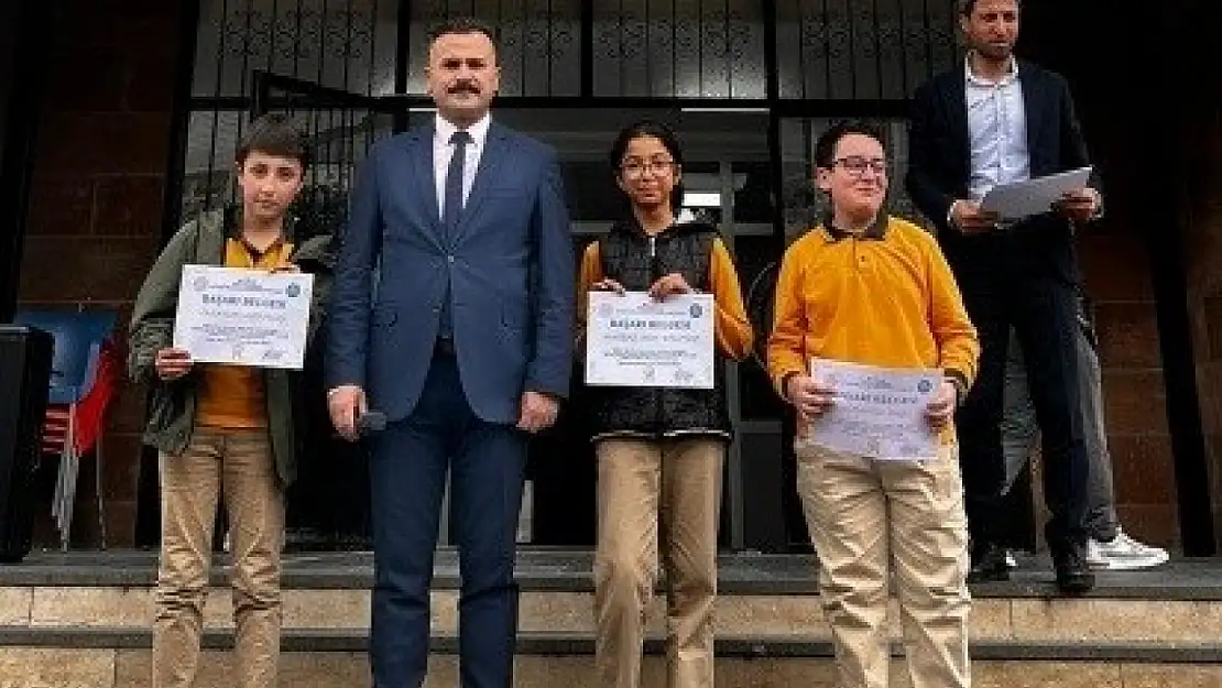 Tatvan Sultan Alparslan İmam Hatip Ortaokulu'ndan Üç Öğrenci Tam Puanla Dikkat Çekti!