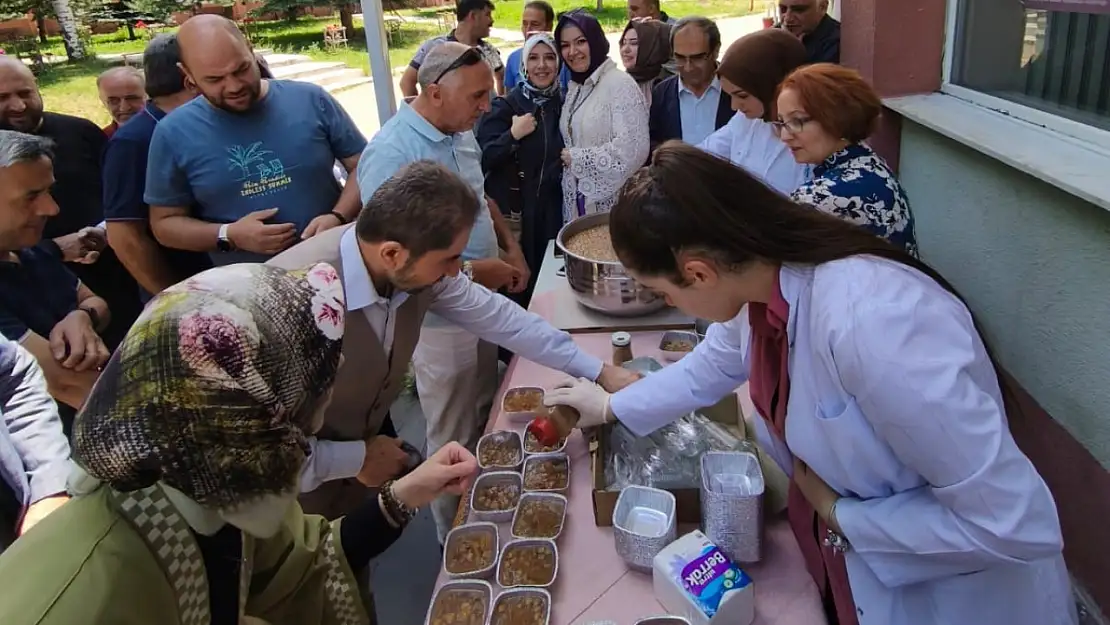Teknik Meslek Yüksekokulu'ndan Muharrem Ayı'na Özel Aşure Dağıtımı Gerçekleştirildi