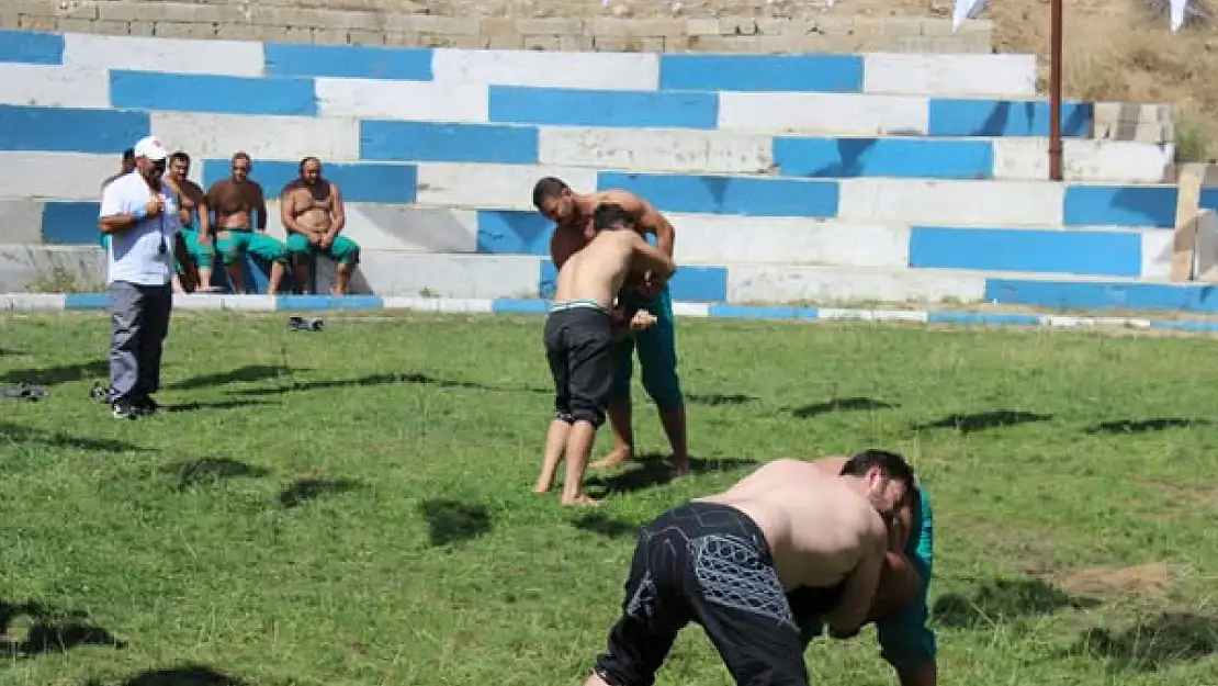 Tortum'da 5. Geleneksel Pehlivanlı Güreş Festivali Coşkusu