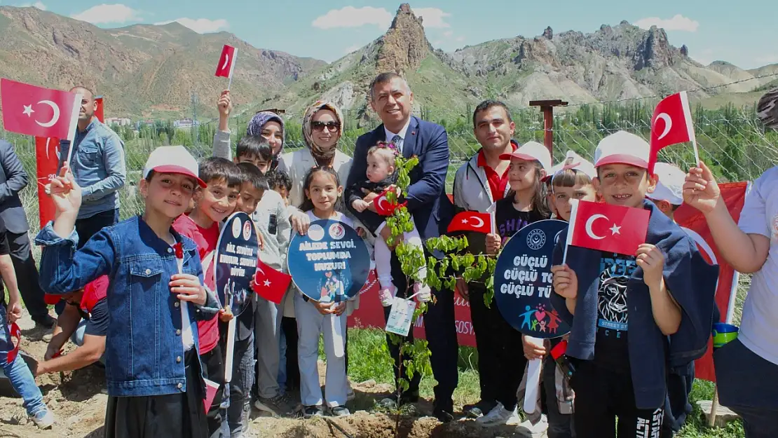 Tortum'da Her Yeni Bebek İçin Bir Fidan Dikiliyor