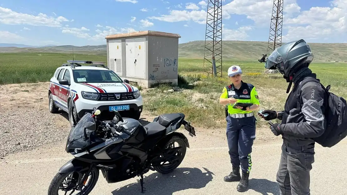 Trafik ihlalleri jandarmanın takibinde: Ağrı'da denetim sonuçları açıklandı