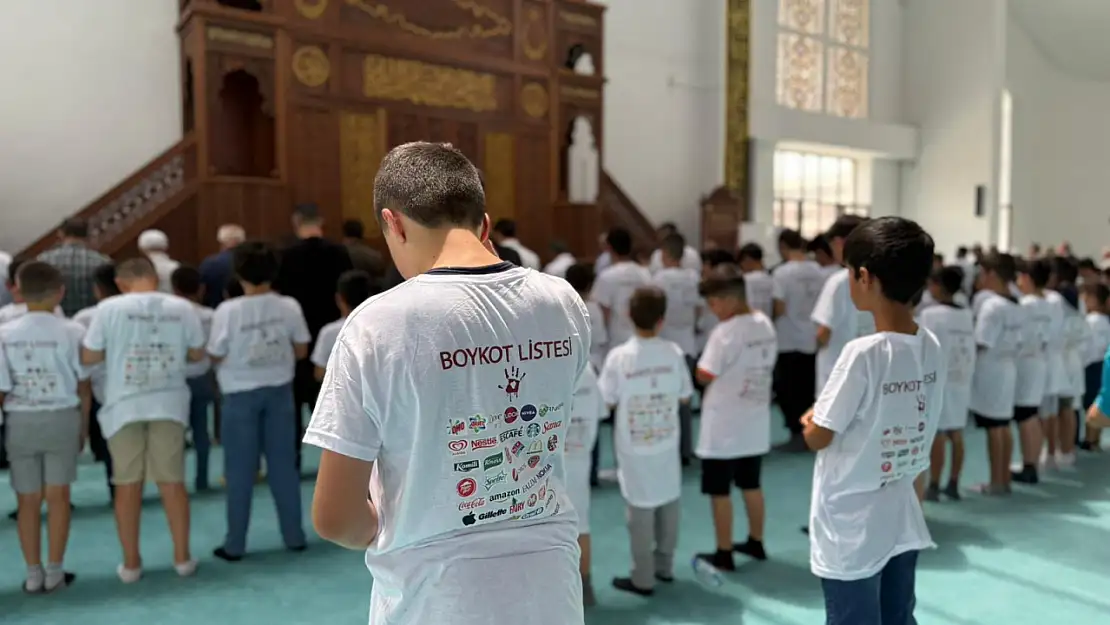 TÜGVA heyeti Ağrı'da gençlerle buluştu, 'boykot' tişörtleriyle Gazze'ye dikkat çekildi!