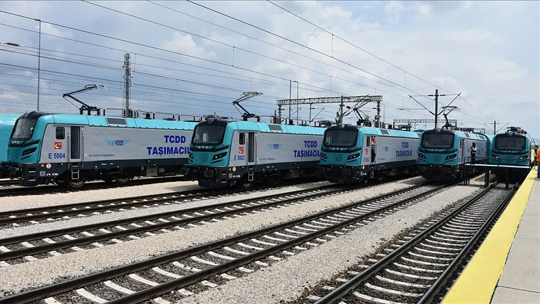 Türk mühendisliğinin ürünü: E5003 raylara indi!