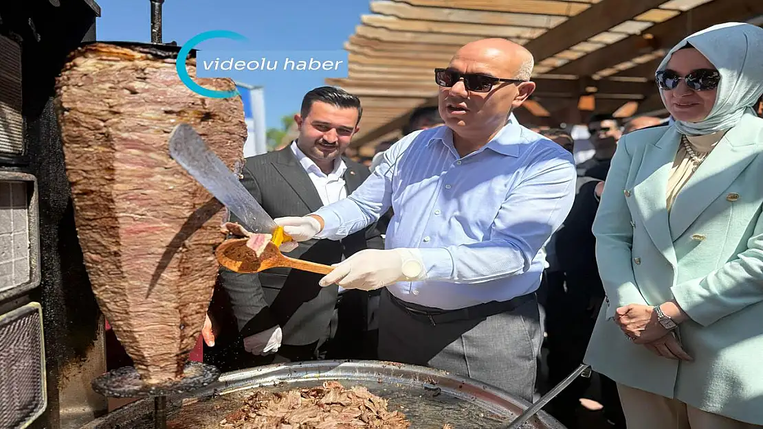 Türk Mutfağı Haftası'nda Ağrı'nın tescilli dönerini Vali Koç kesti