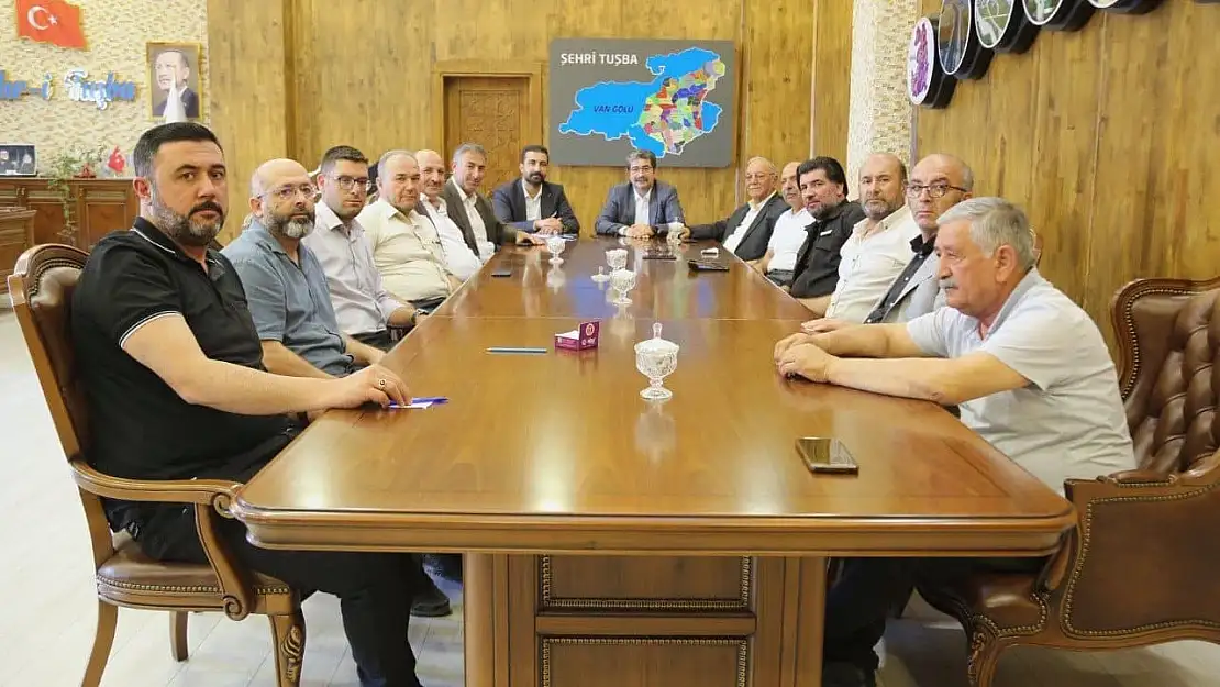 Tuşba Belediyesi, Halk Ekmek Sorunlarını Muhtarlarla Görüştü ve Çözüm Önerileri Geliştirdi