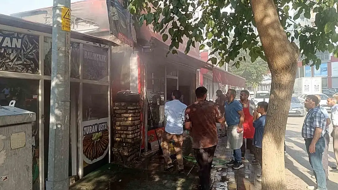 Tuşba'da İş Yerinde Yangın: İtfaiye Hızla Müdahale Etti, Can Kaybı Yok