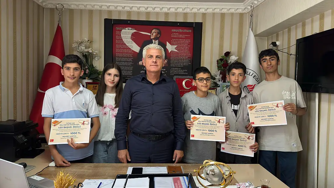 Tutak'ta LGS'de başarılı öğrenciler müdür Kartal'ı ziyaret etti