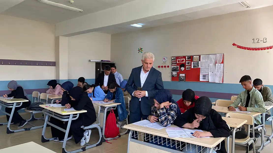 Tutak'ta LGS ve YKS'ye girecek öğrencilere destek ziyareti