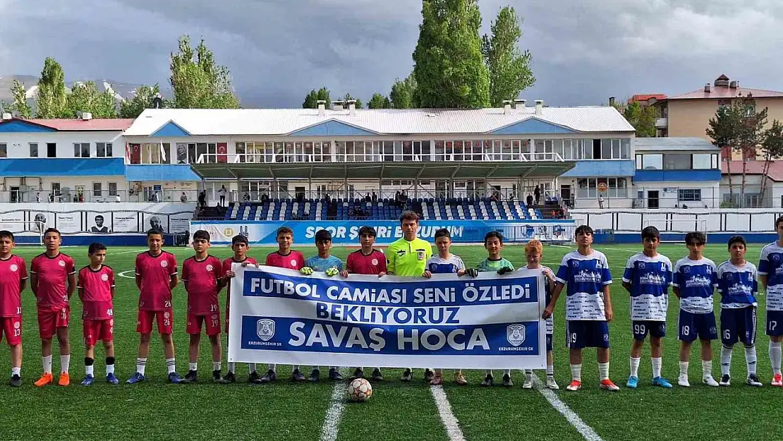 U-13 Takımından Duygu Dolu Destek: Savaş Hoca İçin Pankart Açtılar