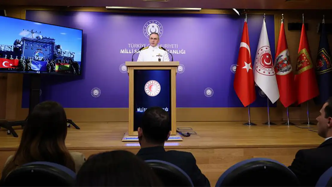 Üç PKK'lı terörist teslim oldu, sınır hattında binlerce kişi engellendi