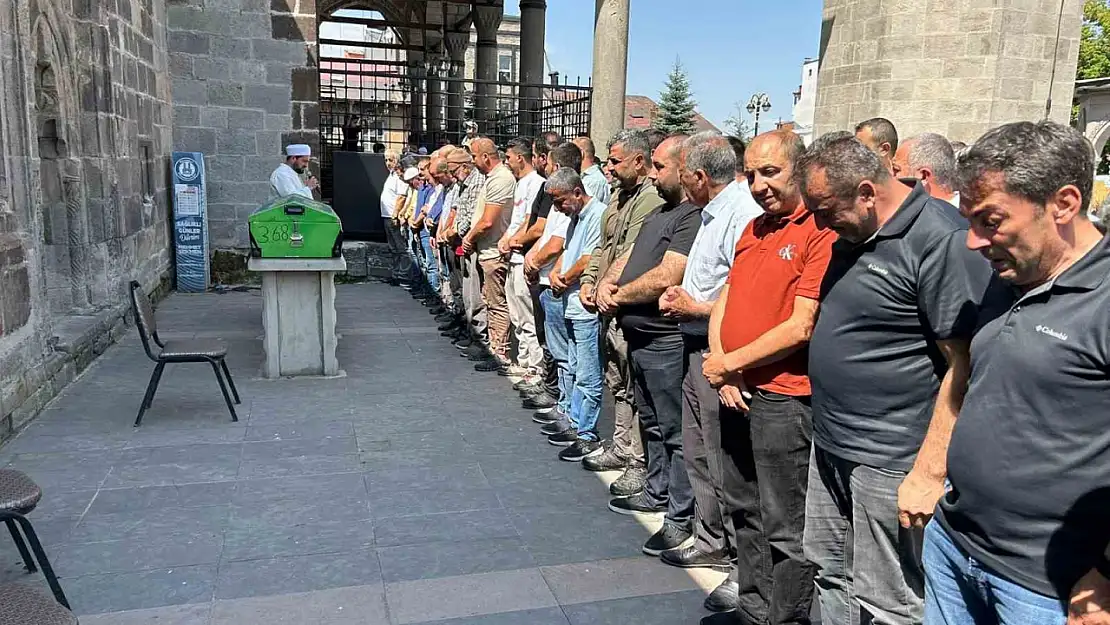 Uçar ailesinin acı günü Uçar Ailesi Taziyelerle Sarmalanan Zor Bir Süreç Geçiriyor