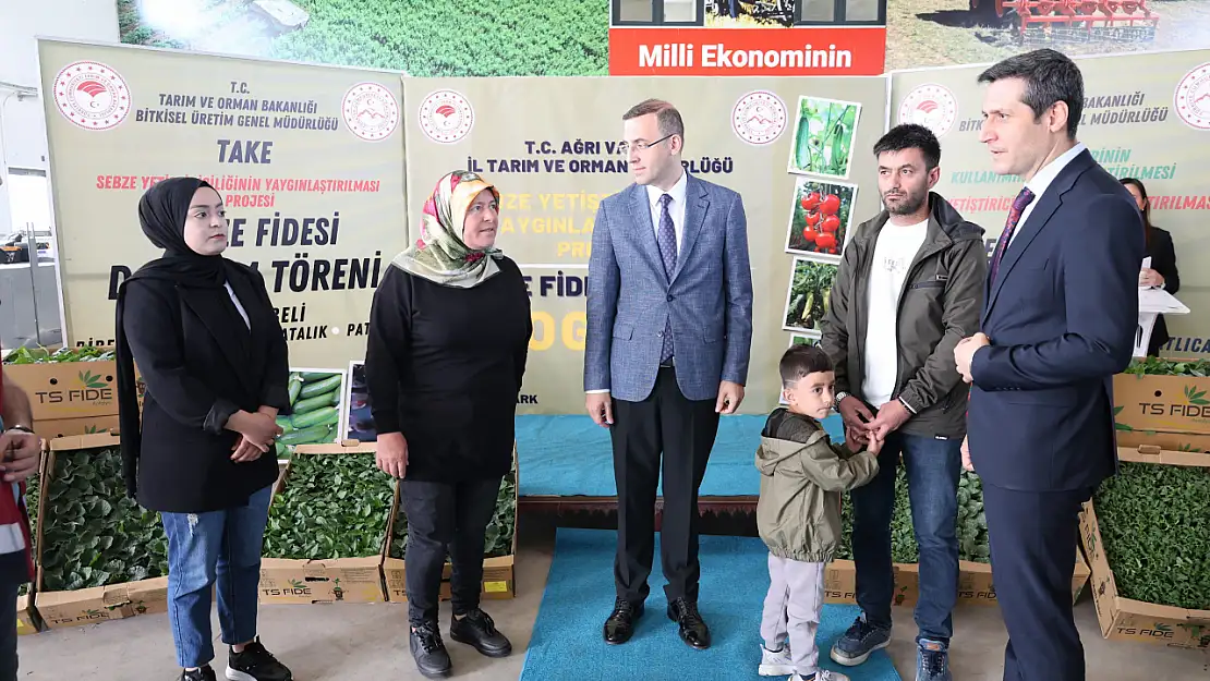 Üreticiye destek devam ediyor Ağrı'da çiftçiye fide desteği sağlandı