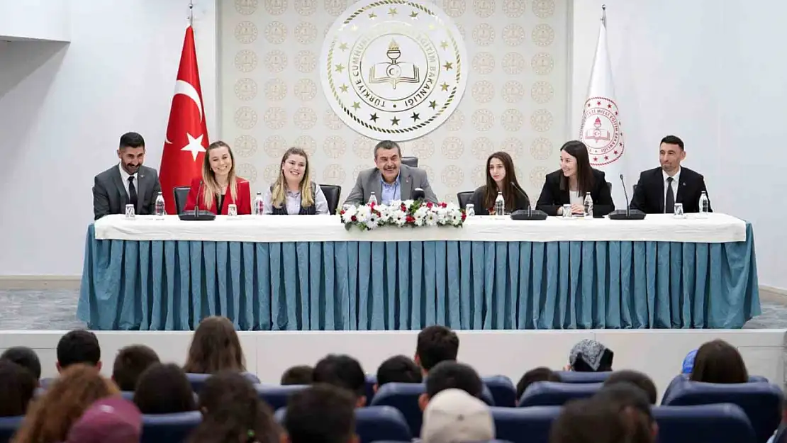 Uzundereli Öğrencilerden Ankara'ya Ziyaret: Bakan Yusuf Tekin ile Görüşme
