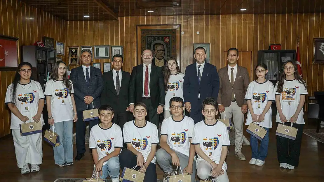 Vakıf Okulları, LGS'de Elde Ettikleri Başarılarla Dikkatleri Üzerine Çekiyor