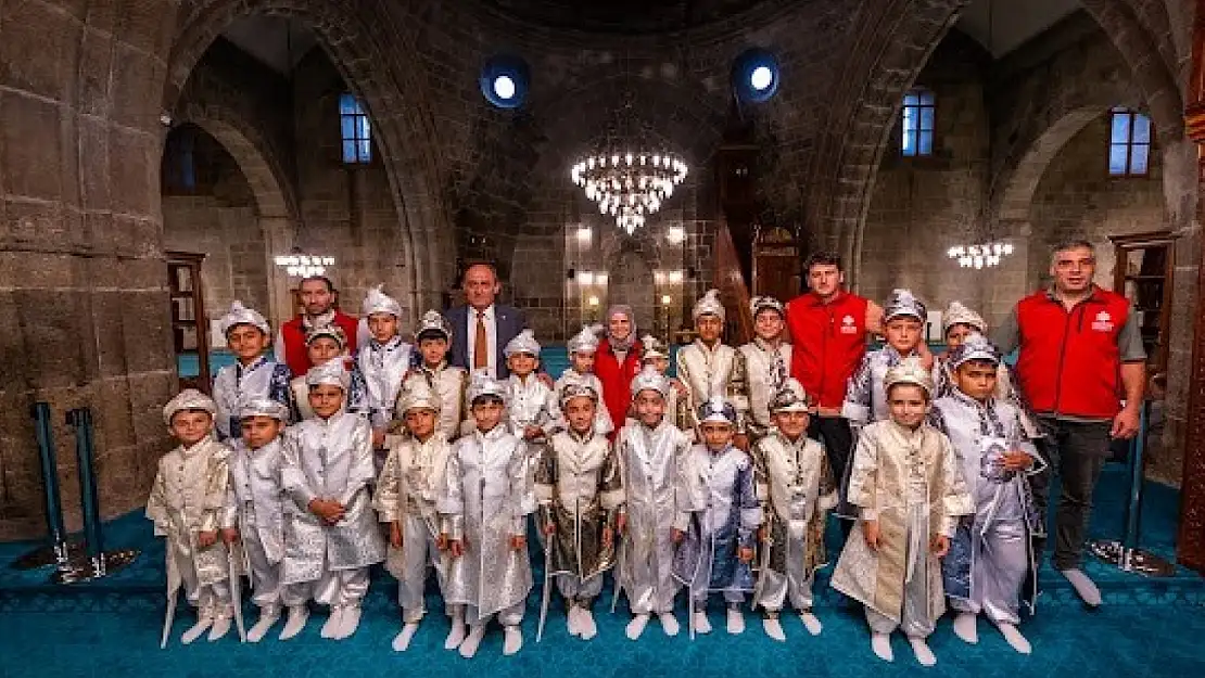 Vakıflar, 176 Çocuğa Coşkulu Bir Sünnet Şöleni Düzenledi