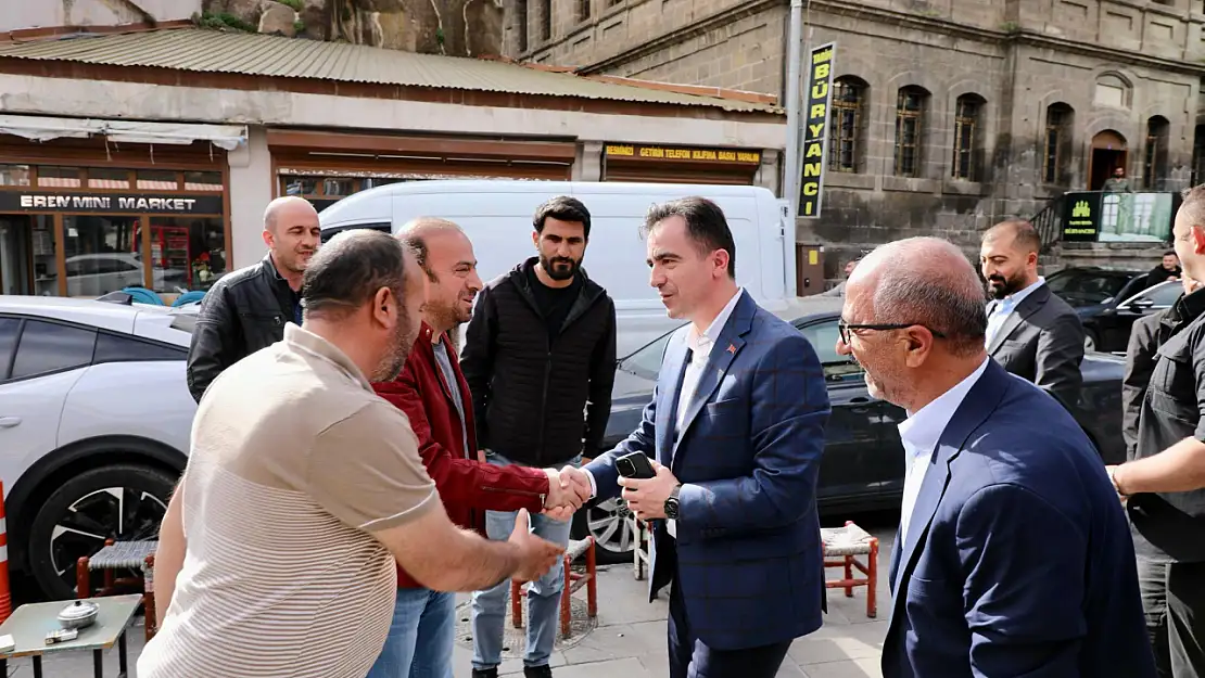 Vali Ahmet Karakaya, Çarşı Merkezde Esnaf ve Vatandaşlarla Bir Araya Geldi