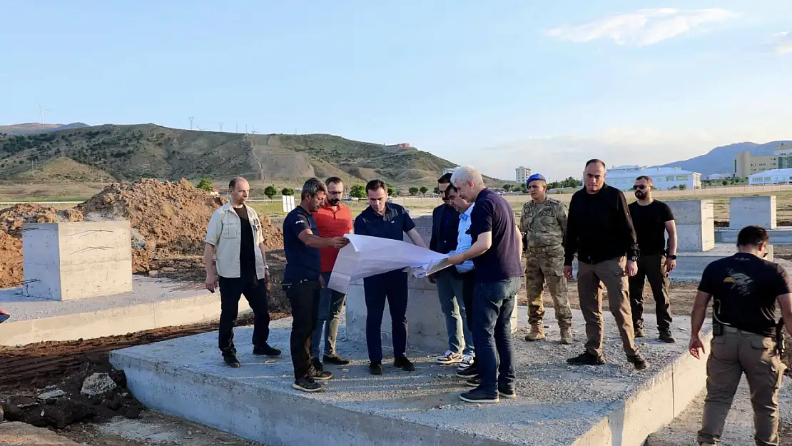 Vali Ahmet Karakaya'dan Bitlis'te İstihdama Katkı Sağlayacak Fabrika Ziyareti