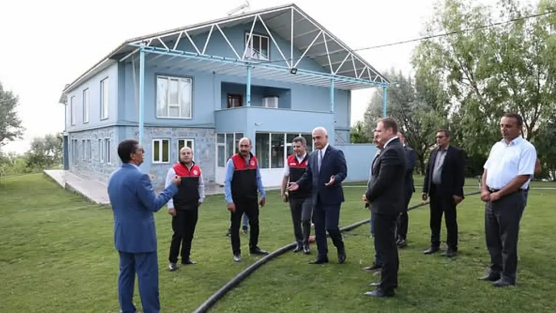 Vali Avni Çakır, Bulanık'ta Çiftçi Osman Tosun'un Çiftliğini Ziyaret Etti