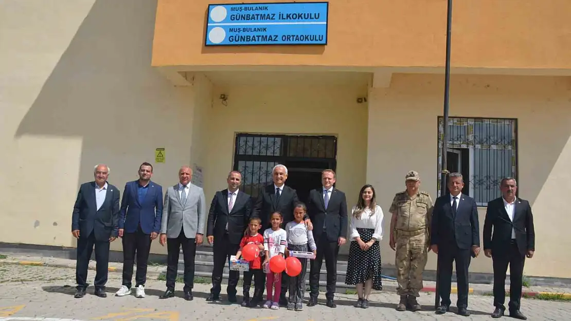 Vali Çakır'dan Gençlere Öğüt Bol Bol Kitap Okuyun