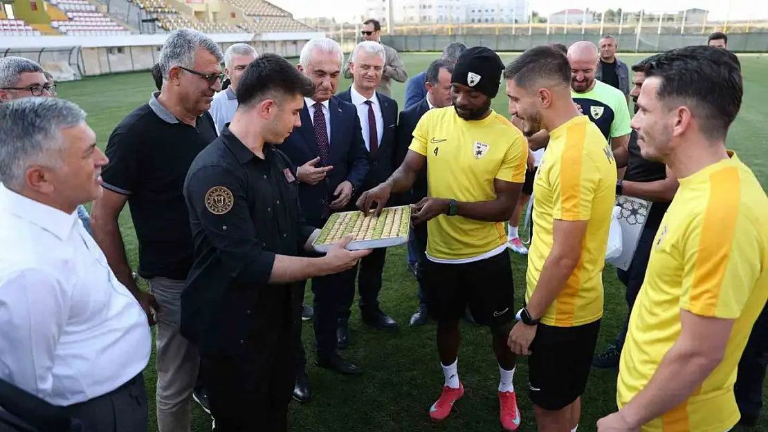 Vali Çakır'dan Muşspor'a Destek Çağrısı: Antrenmanı Yerinde İnceledi