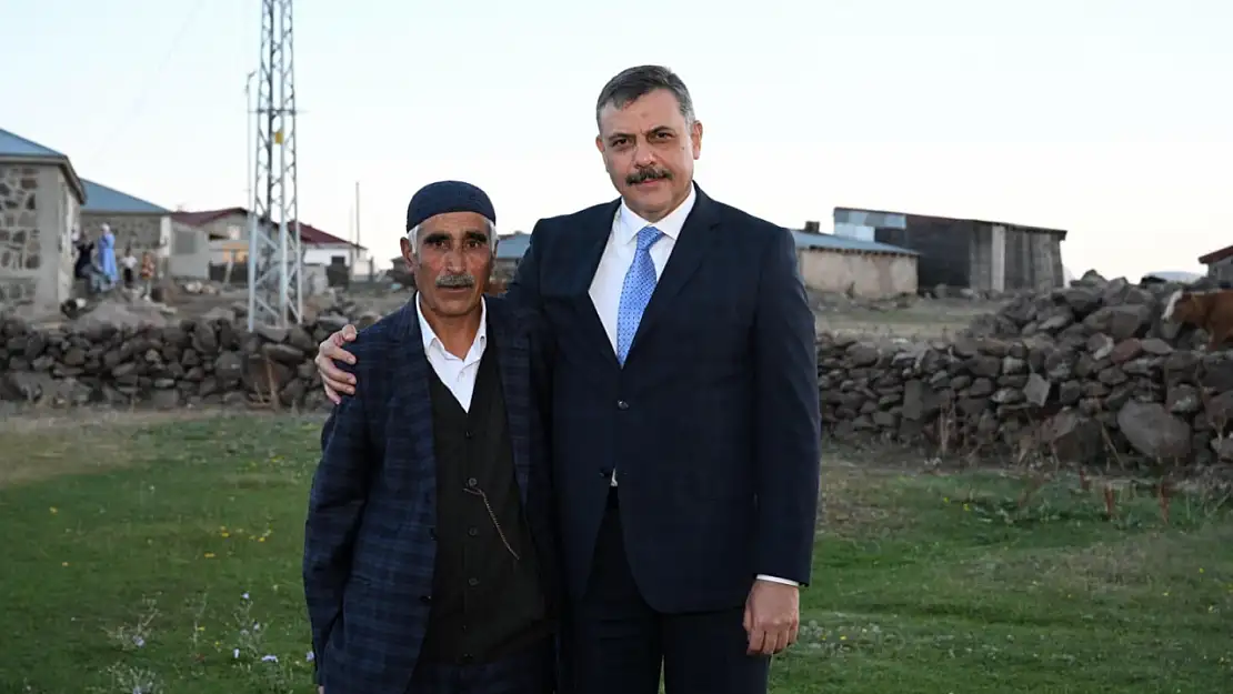 Vali Çiftçi, 23 yıl sonra köy muhtarının çay davetini yerine getirdi