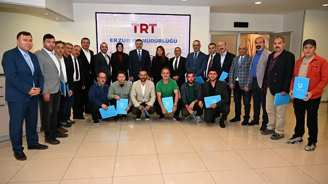 Vali Çiftçi, TRT Erzurum'u ziyaret ederek personellere başarı belgeleri takdim etti