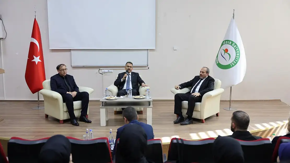 Vali Ercan Turan, Iğdır Üniversitesi Öğrencileriyle Kariyer Söyleşisinde Buluştu