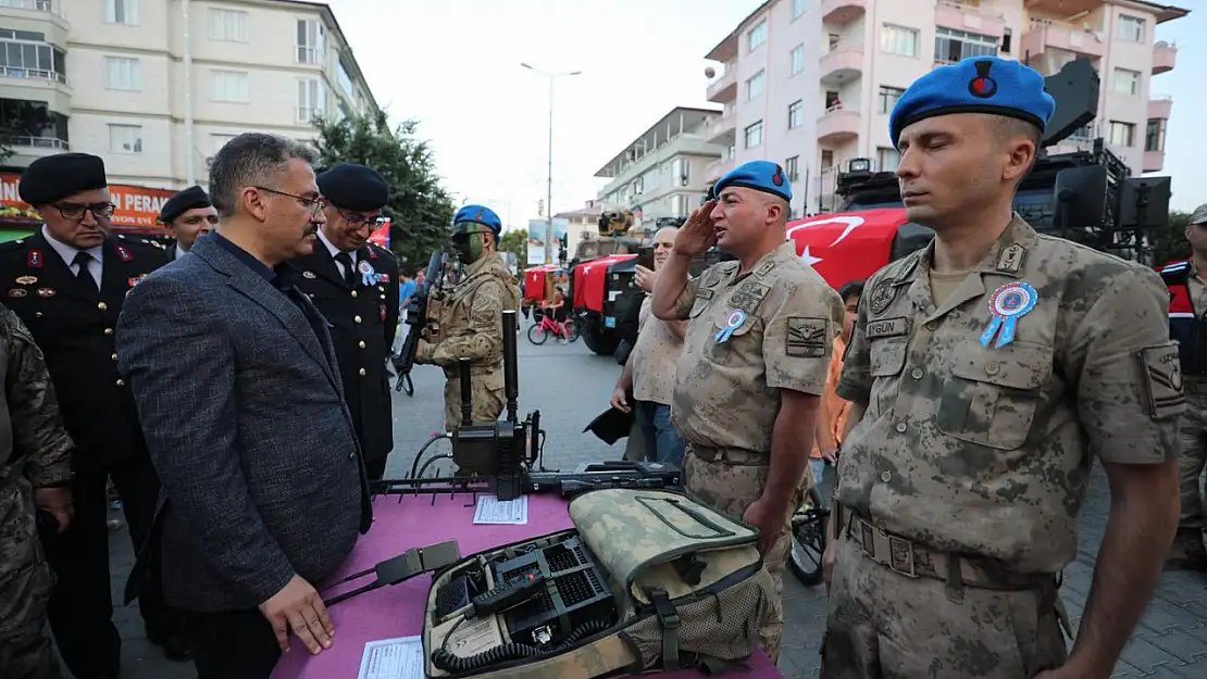 Vali Ercan Turan, Jandarma Teşkilatı'nın 186. Kuruluş Yıl Dönümü Etkinliklerini Ziyaret Etti