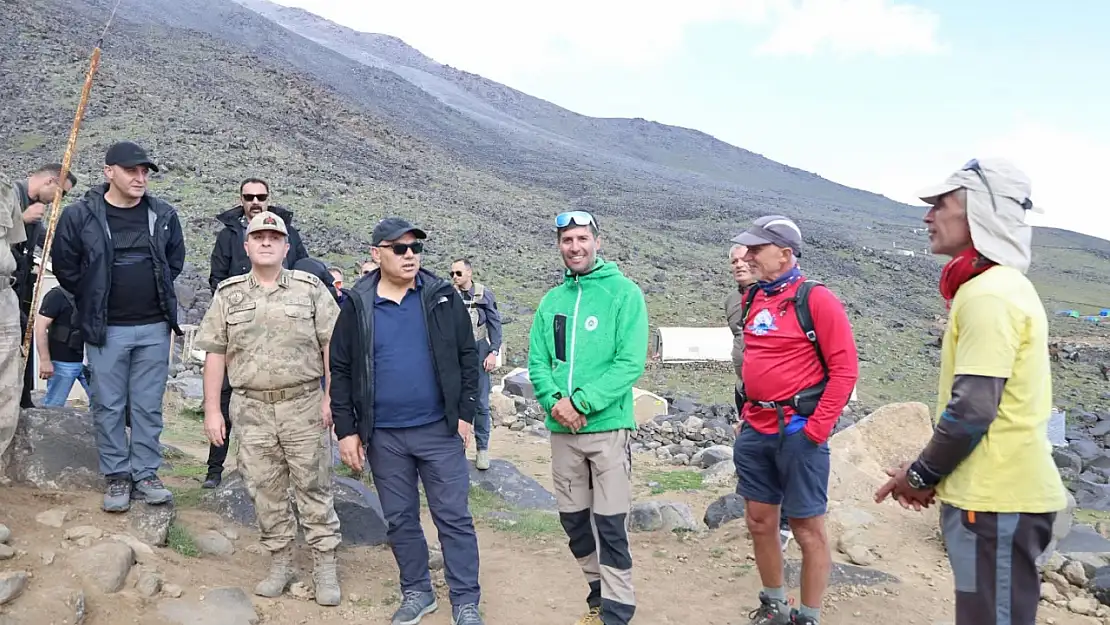 Vali Koç, Ağrı Dağı'nın 3.200 rakımında kamp alanını inceledi